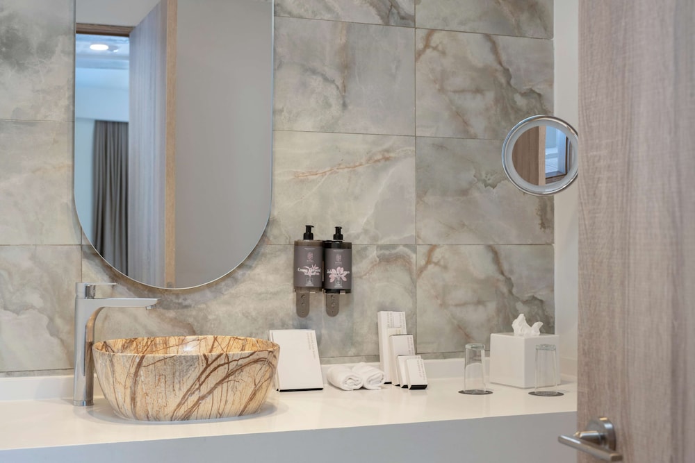 Serenade All Suites - Adults Only Resort 10/50