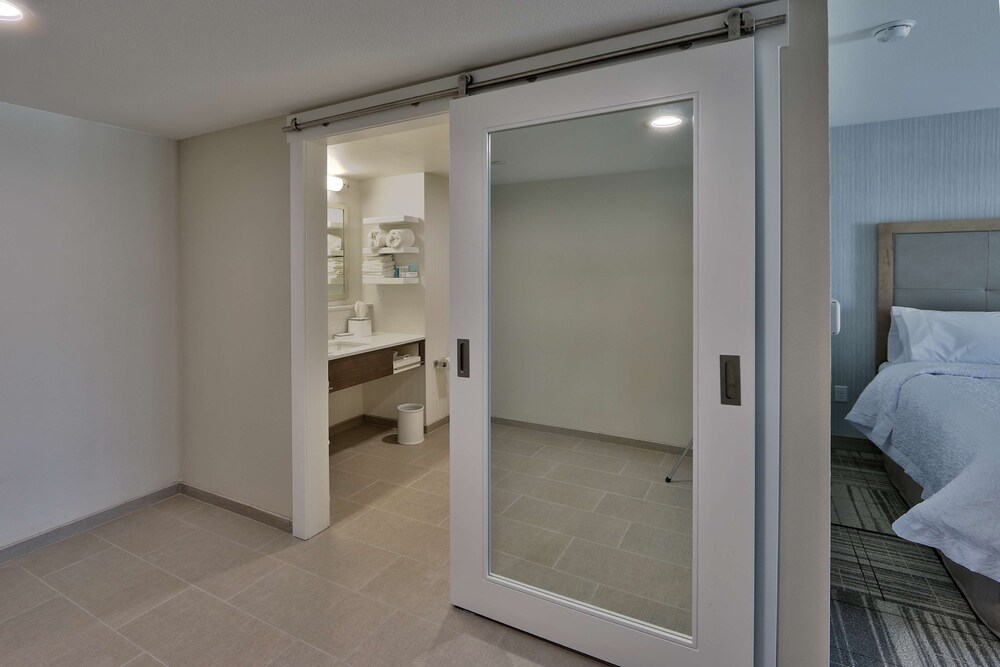 Hampton Inn and Suites Artesia 19/46