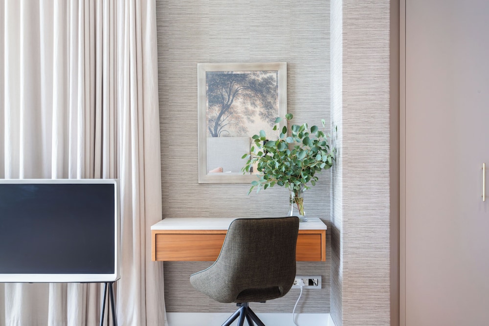 Mountain Marina Luxury Apartments 37/50