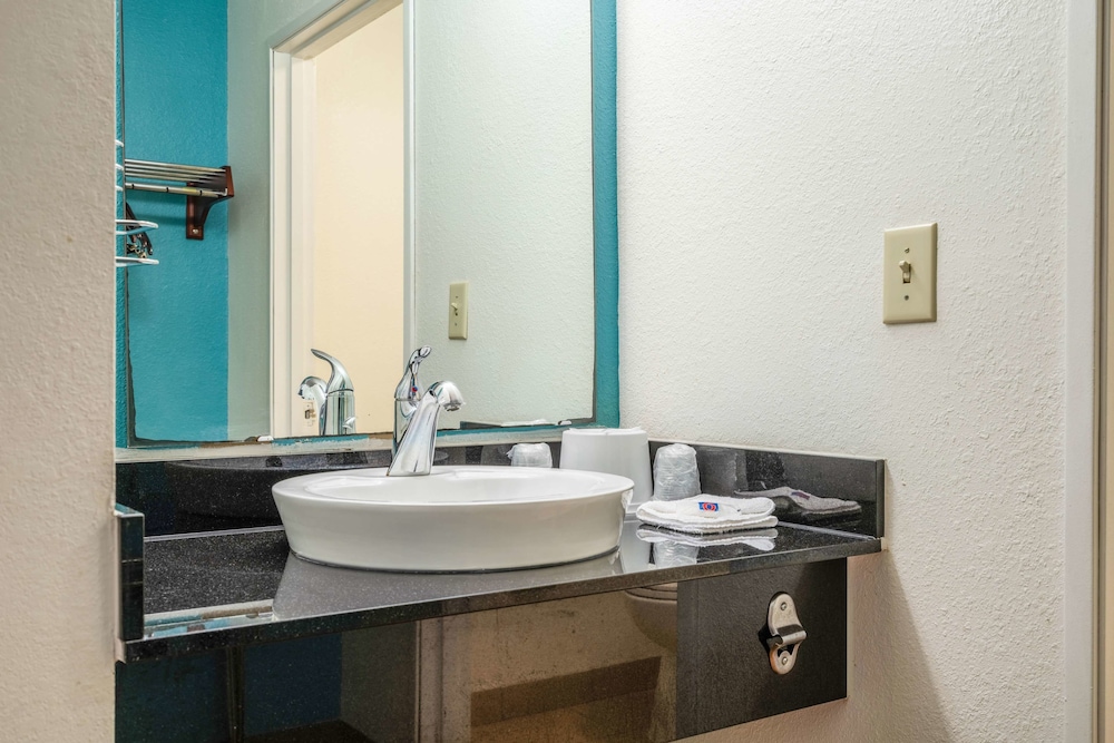 Motel6 Rocky Mount, NC 27/47