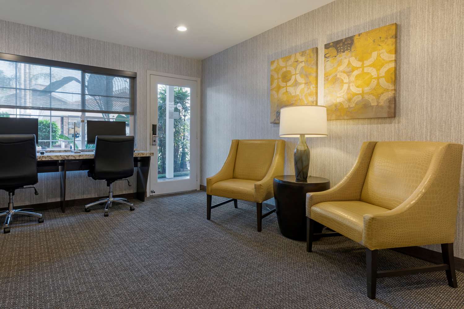 Best Western Plus Carriage Inn 70/78