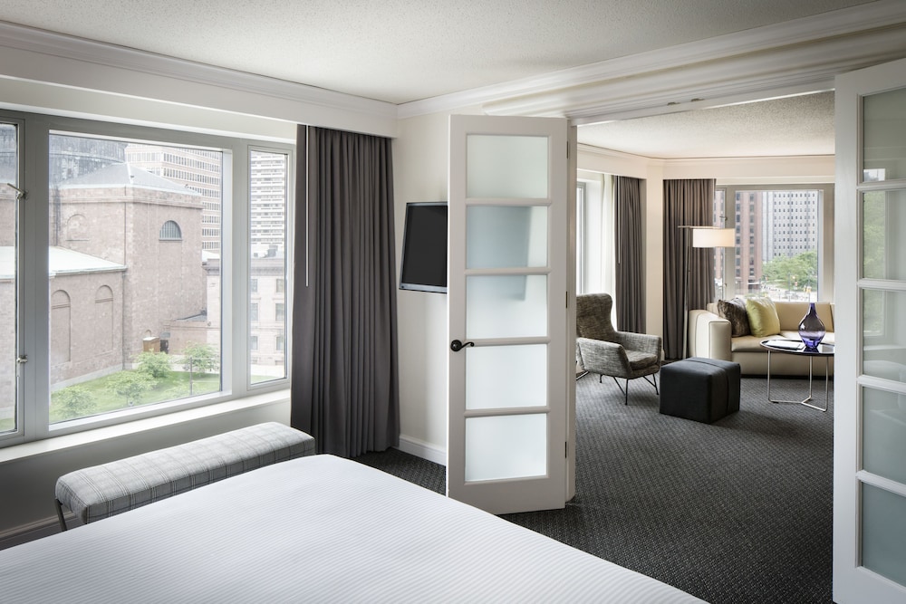 The Logan Philadelphia Curio Collection by Hilton 25/90
