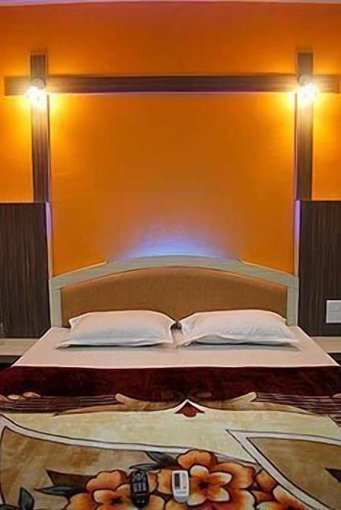 Shanti's Hotel Sonai 7/7