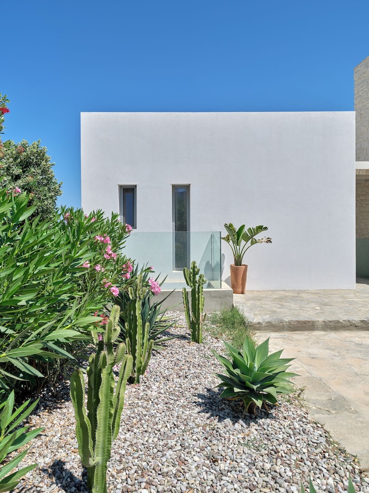 Empire Luxury Villas 41/48