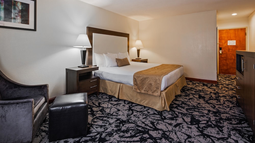 Best Western West Greenwich Inn 12/24