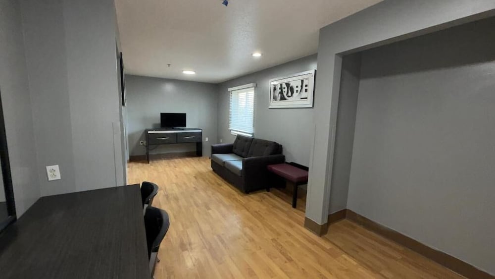 Welcome Suites Hazelwood Extended Stay Hotel 36/59