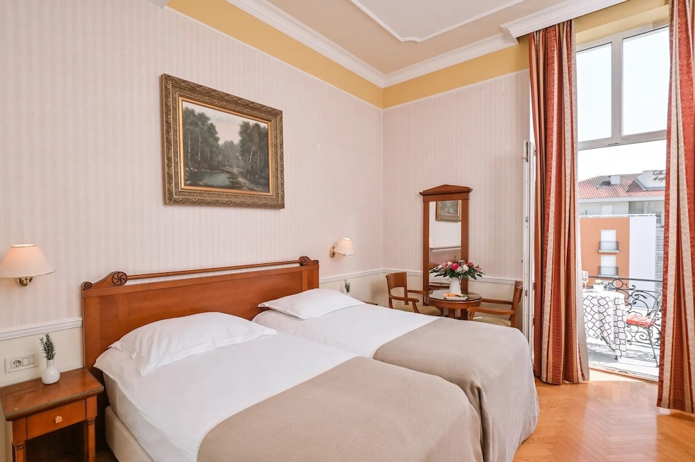 STANDARD, DOUBLE OR TWIN BED, SEA VIEW