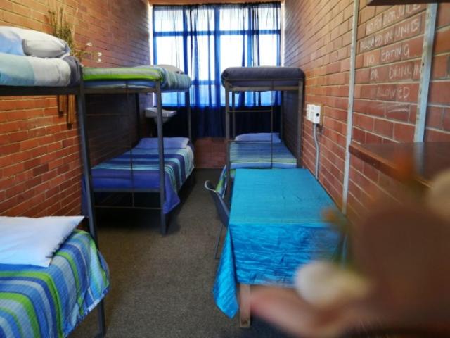 Dirkie Uys Backpackers 15/31
