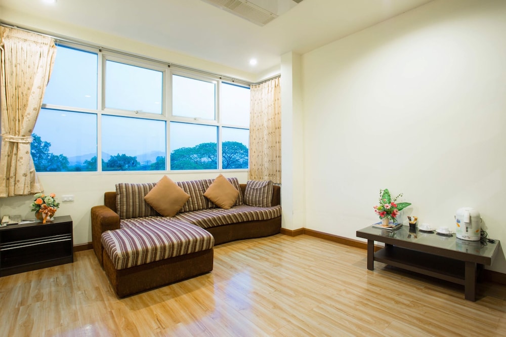 Tharakiree Place Hotel 30/45
