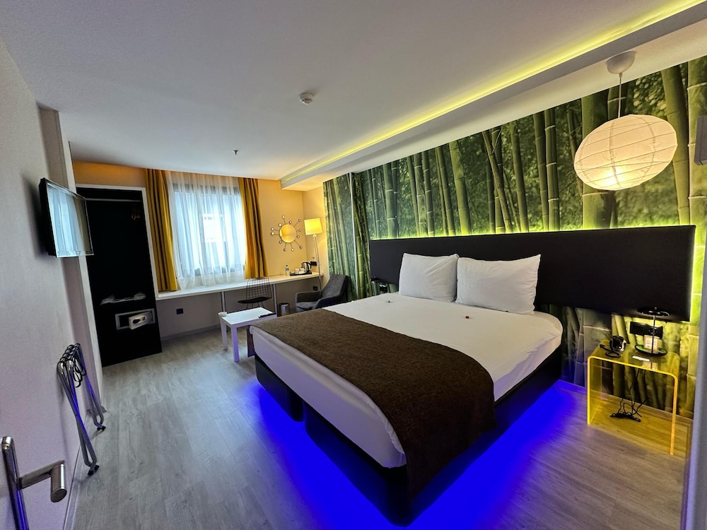 STANDARD, DOUBLE BED, WITH EXTRA BED
