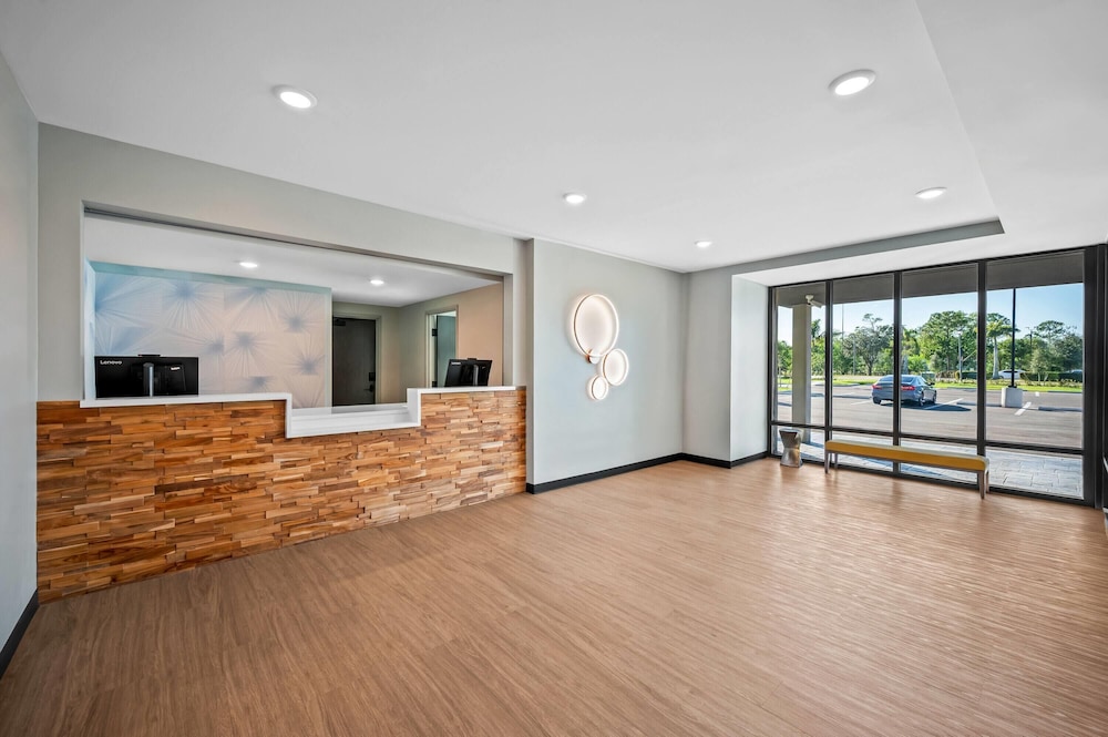 ECHO Suites Extended Stay By Wyndham Naples 16/86