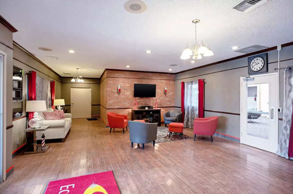Quality Inn Frontier at US Hwy 30 27/34