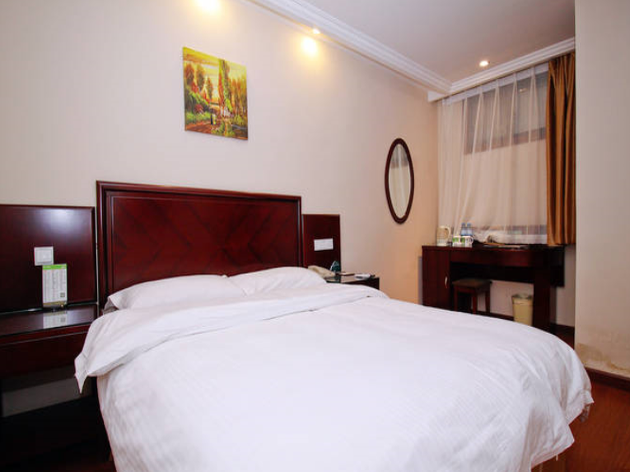 BUSINESS, QUEEN BED