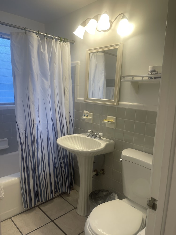 Green Island Inn 49/50