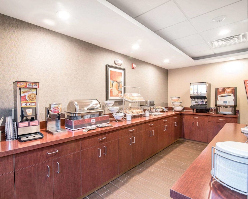 Comfort Inn & Suites Brattleboro I-91 36/47