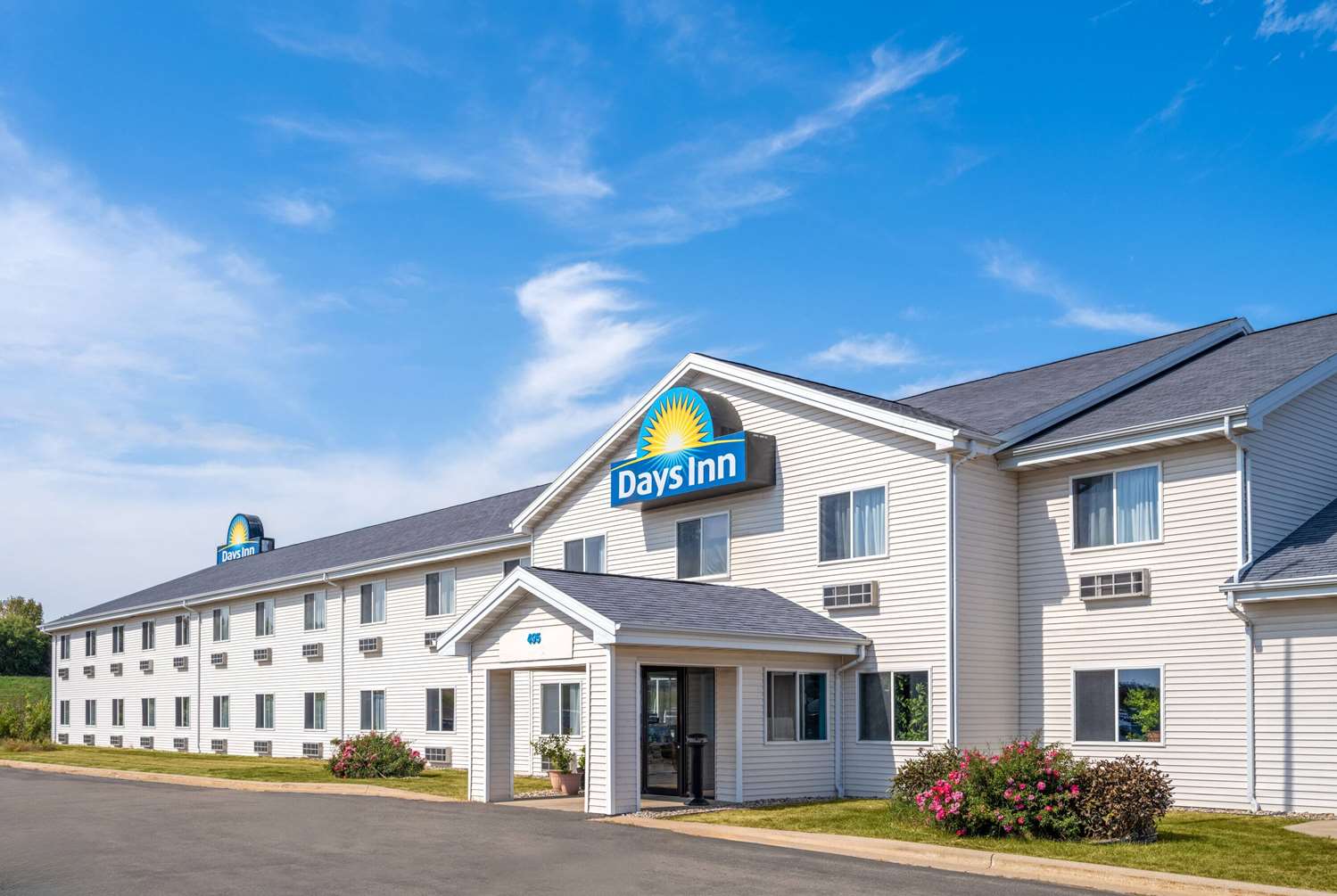 Days Inn by Wyndham Neenah 2/11