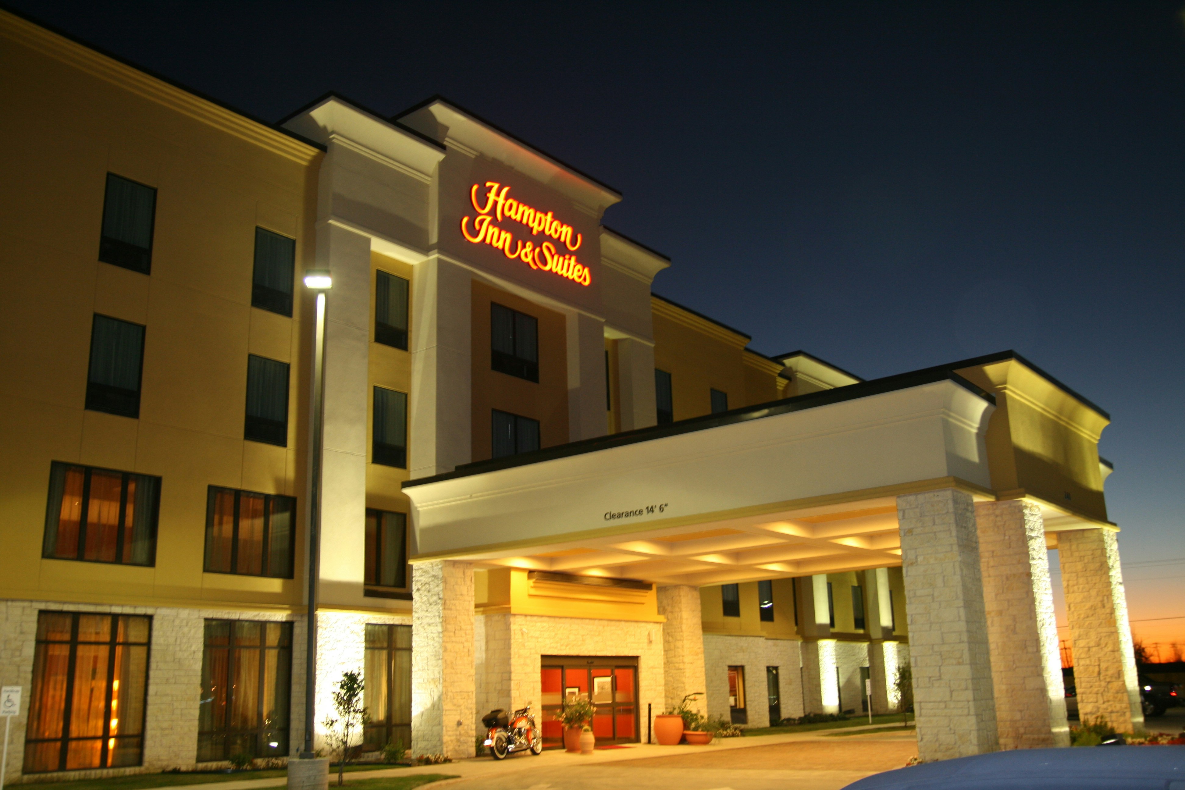 Hampton Inn Suites Bastrop 2/20