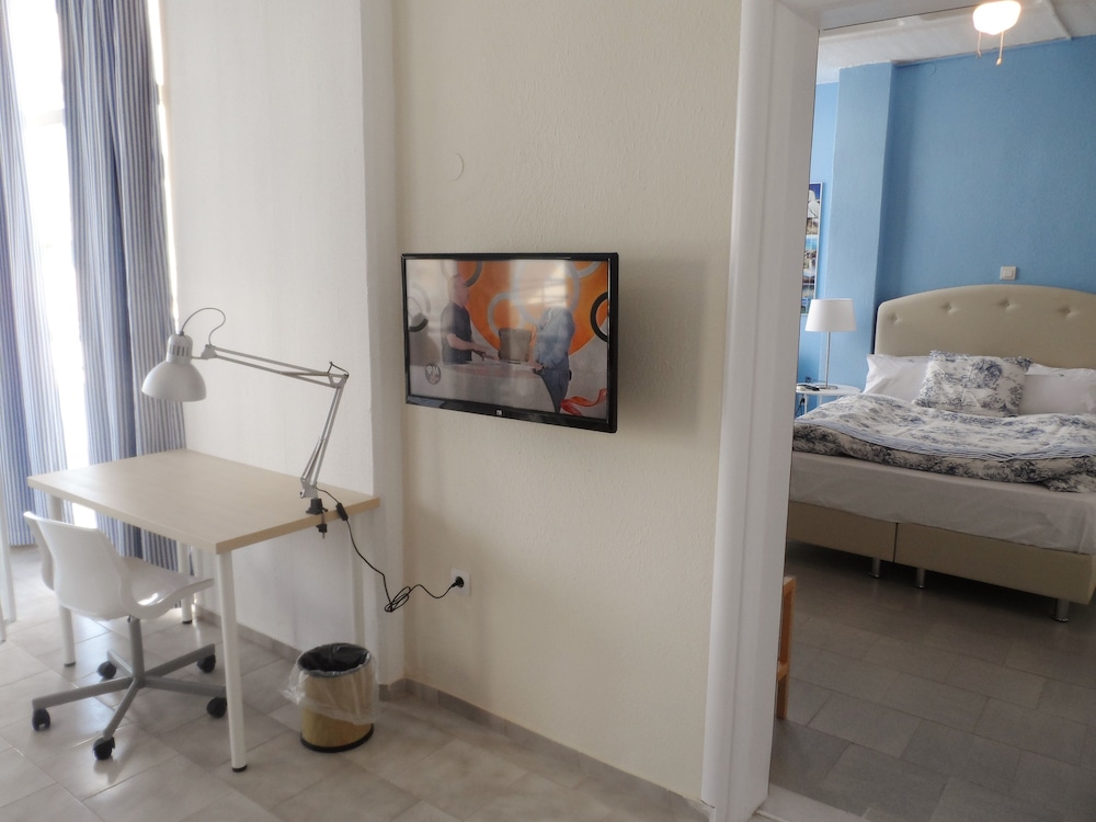 2 BEDROOMS, APARTMENT, PARTIAL SEA VIEW