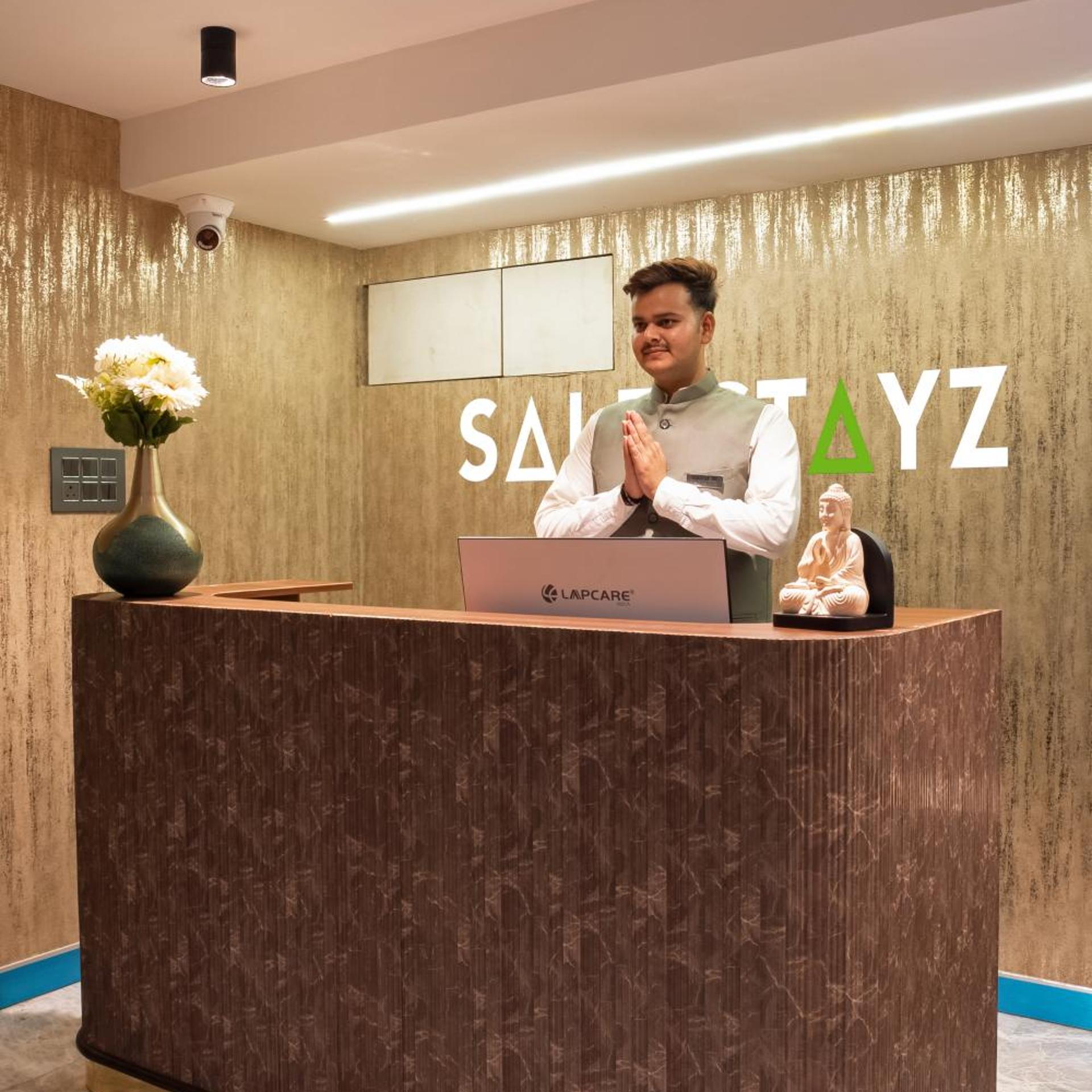Saltstayz Premier Naraina Vihar 9/60