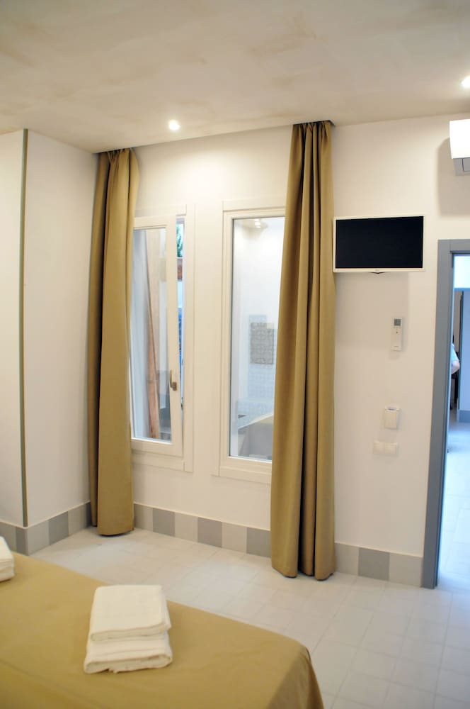 Hostal Gravina 49/50