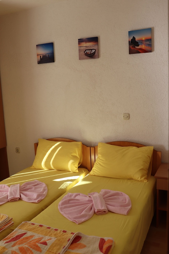 Bogdanovski Studios & Guest Rooms 13/47