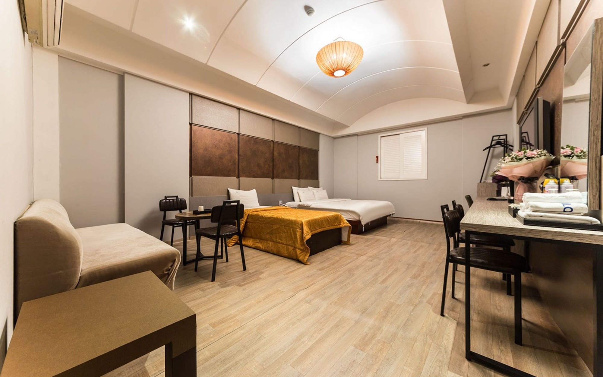 No 1 Hotel 17/44