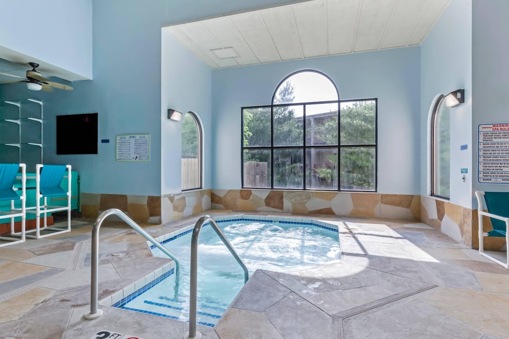 Atlantis Family Waterpark Hotel, an Ascend Collection Hotel 30/60