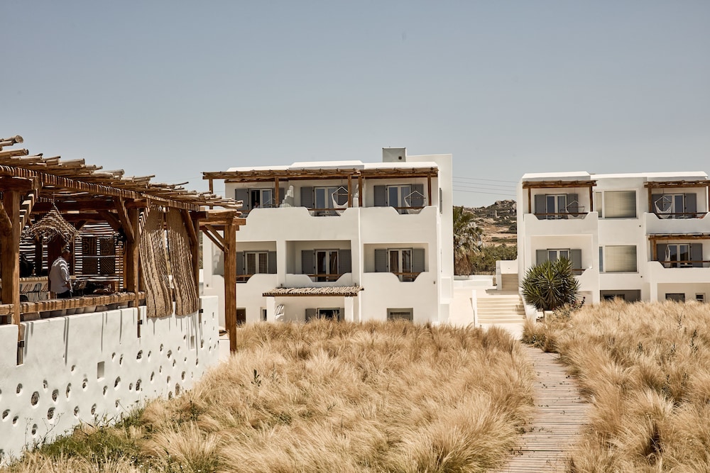 NAXIAN ON THE BEACH 43/50