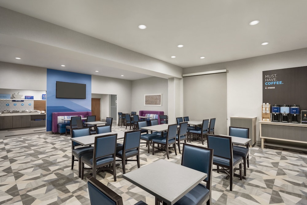 Holiday Inn Dumfries Quantico Center 40/42