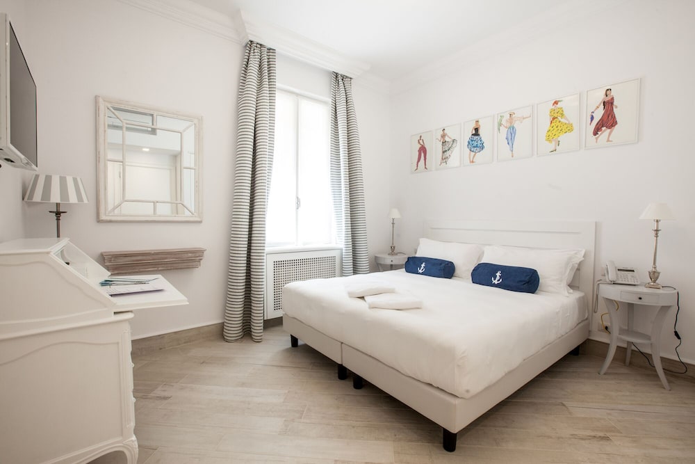 Marina Hotel Charming Rooms 13/47