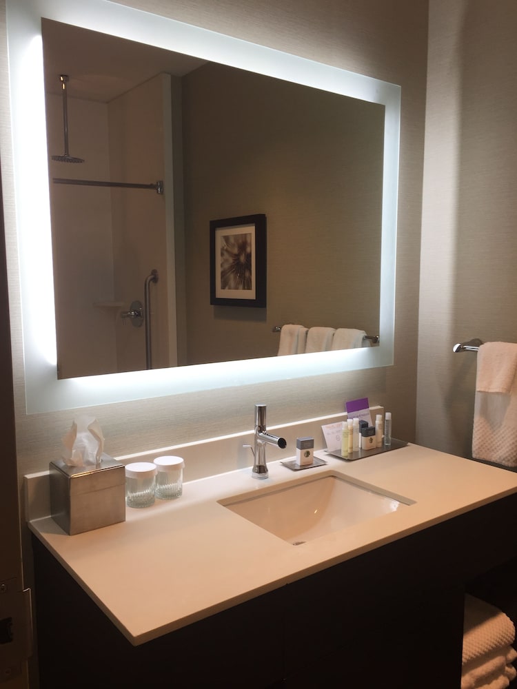The Hollis Halifax A Doubletree Suites By Hilton Hotel 5/38