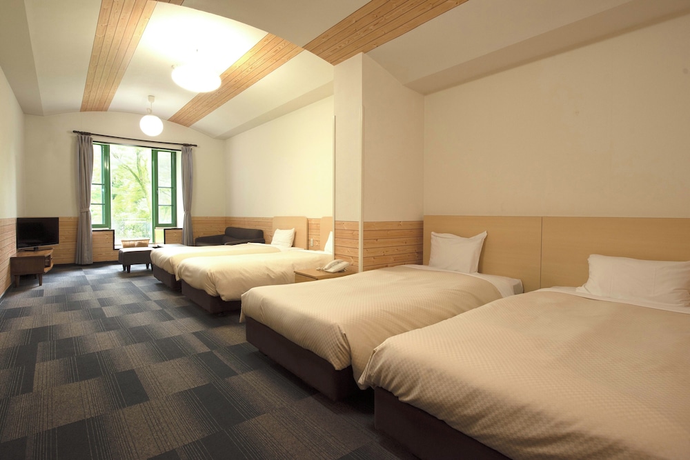 Western, Style, 4 Beds, No Bathroom