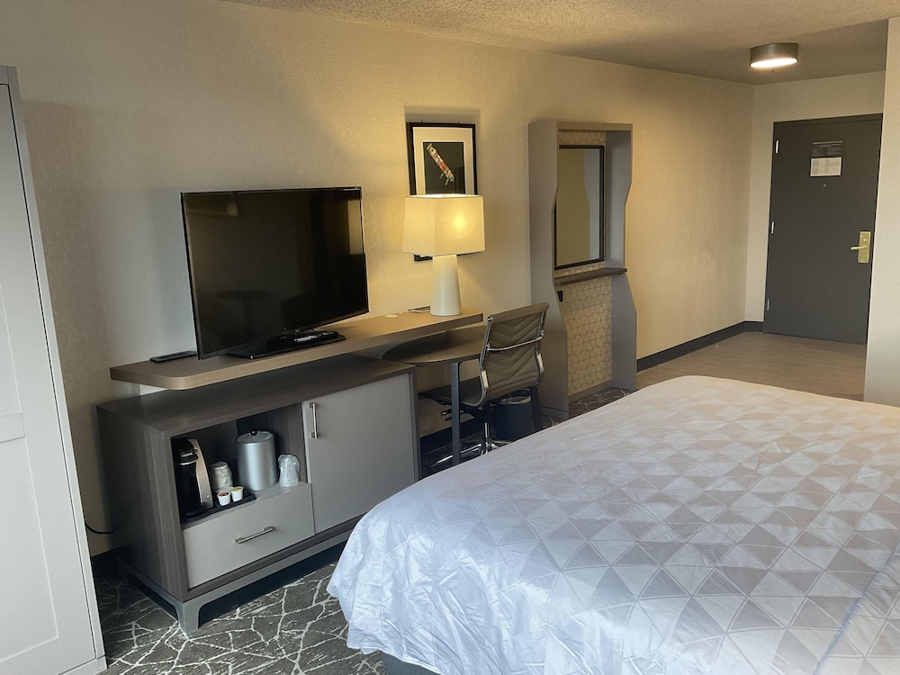 Holiday Inn Newark International Airport An Ihg Hotel 30/84