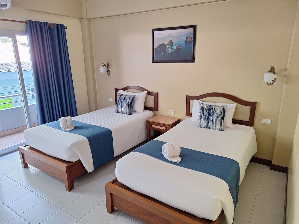 DELUXE, TWIN BEDS