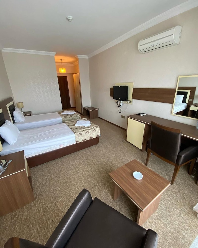 Abdullah Resort Hotel 4/13