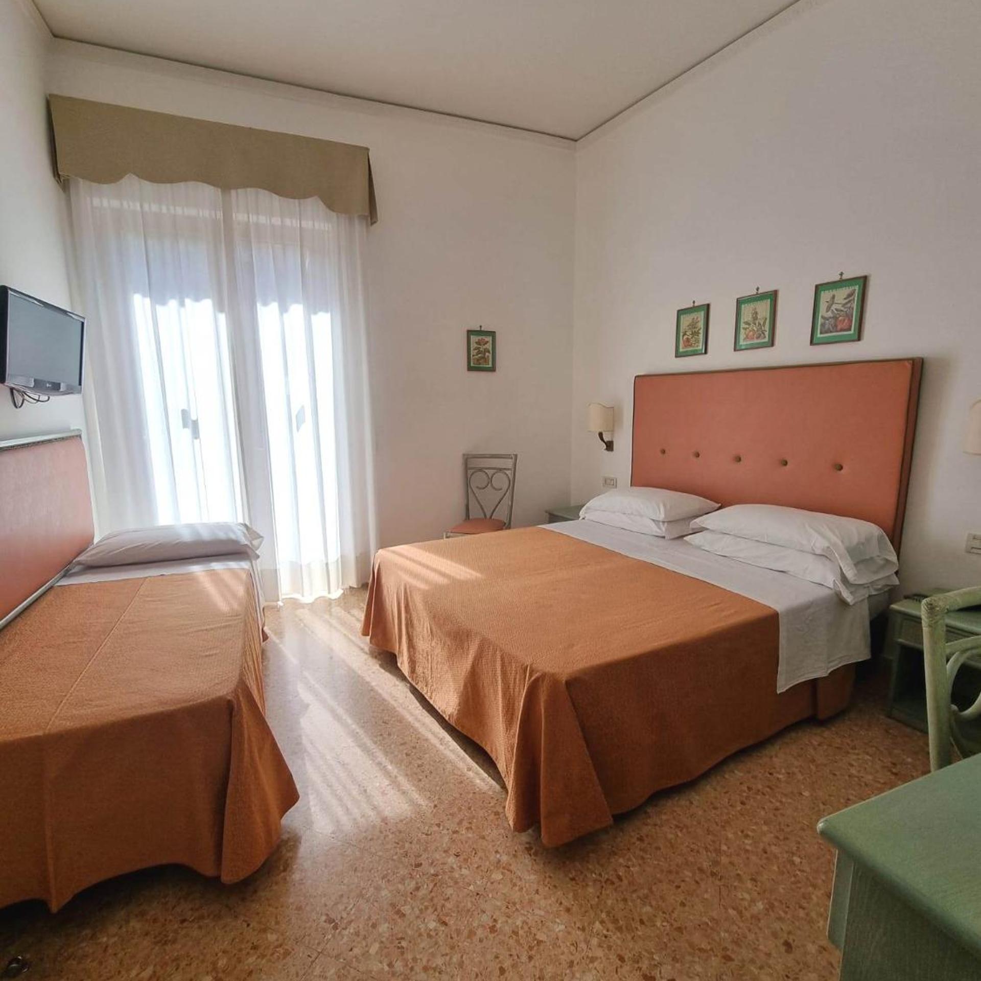ROOM, TRIPLE