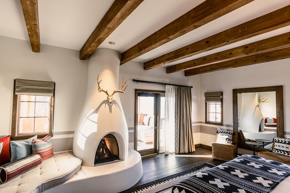 1 Bedroom, Suite, King Bed, Valley View
