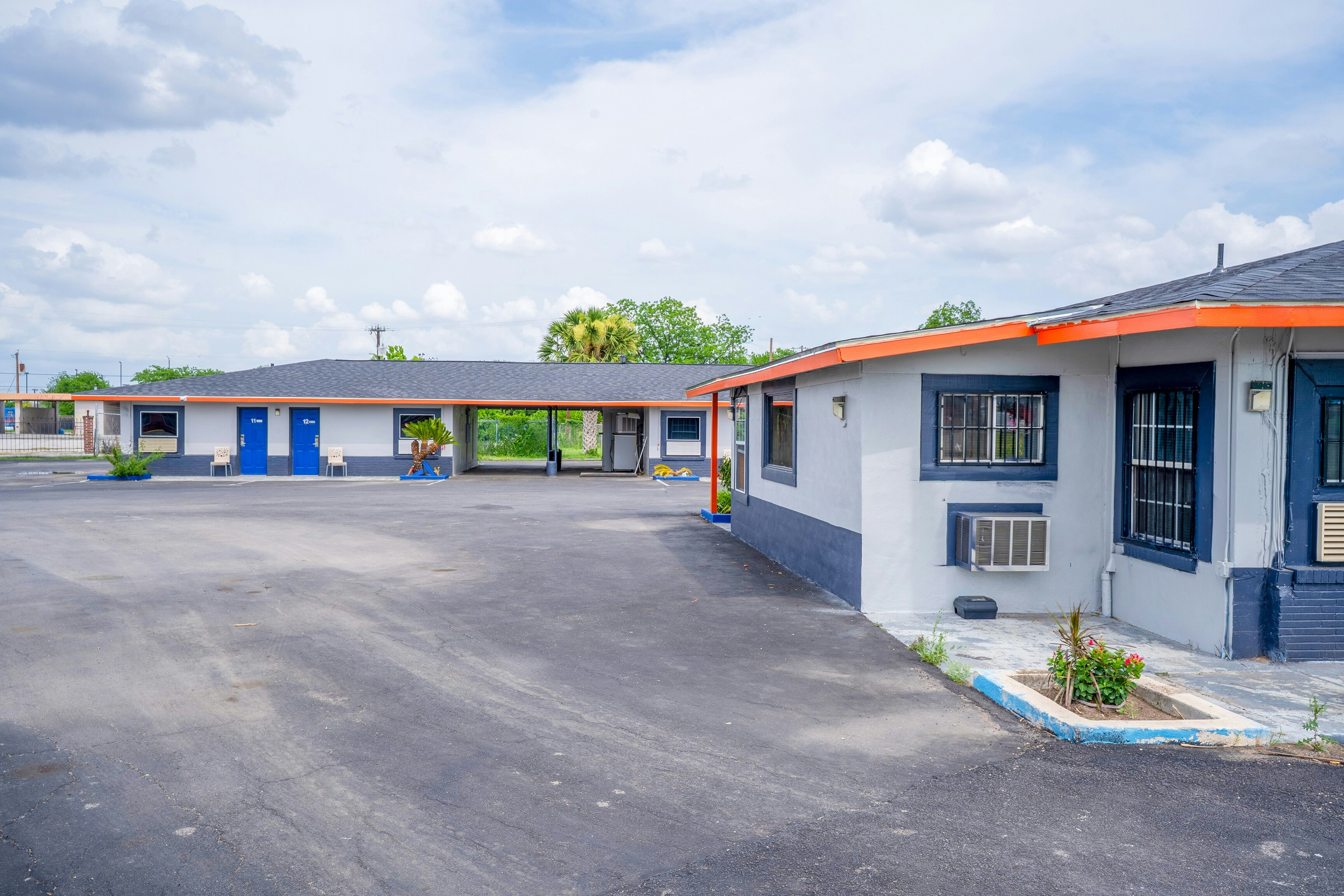 Alamo Oasis Inn and Suites By OYO San Antonio 45/53