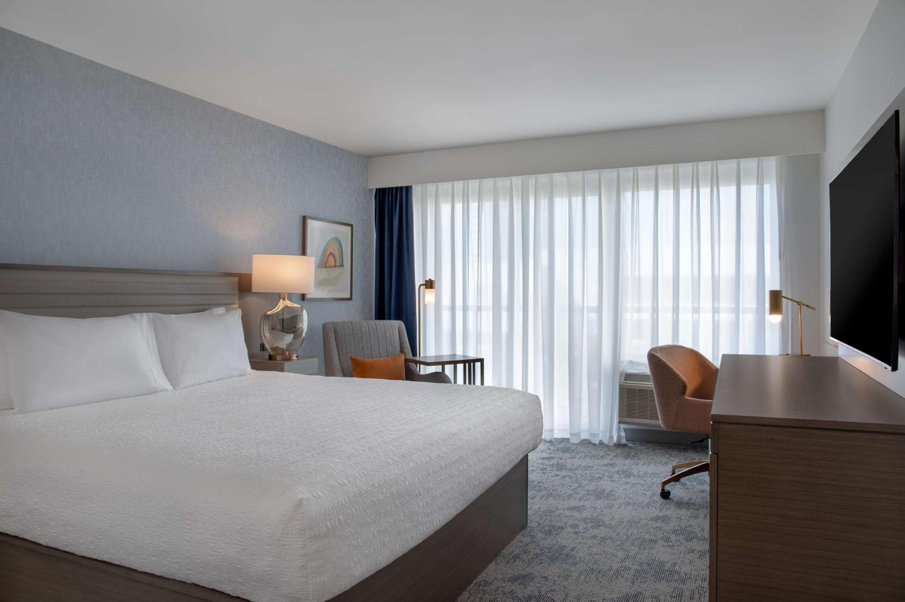 ROOM, KING BED, CITY VIEW
