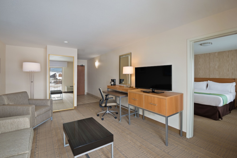 Holiday Inn Express And Suites Fraser Winter Park Area Formerly the Pinnacle Lodge 59/73