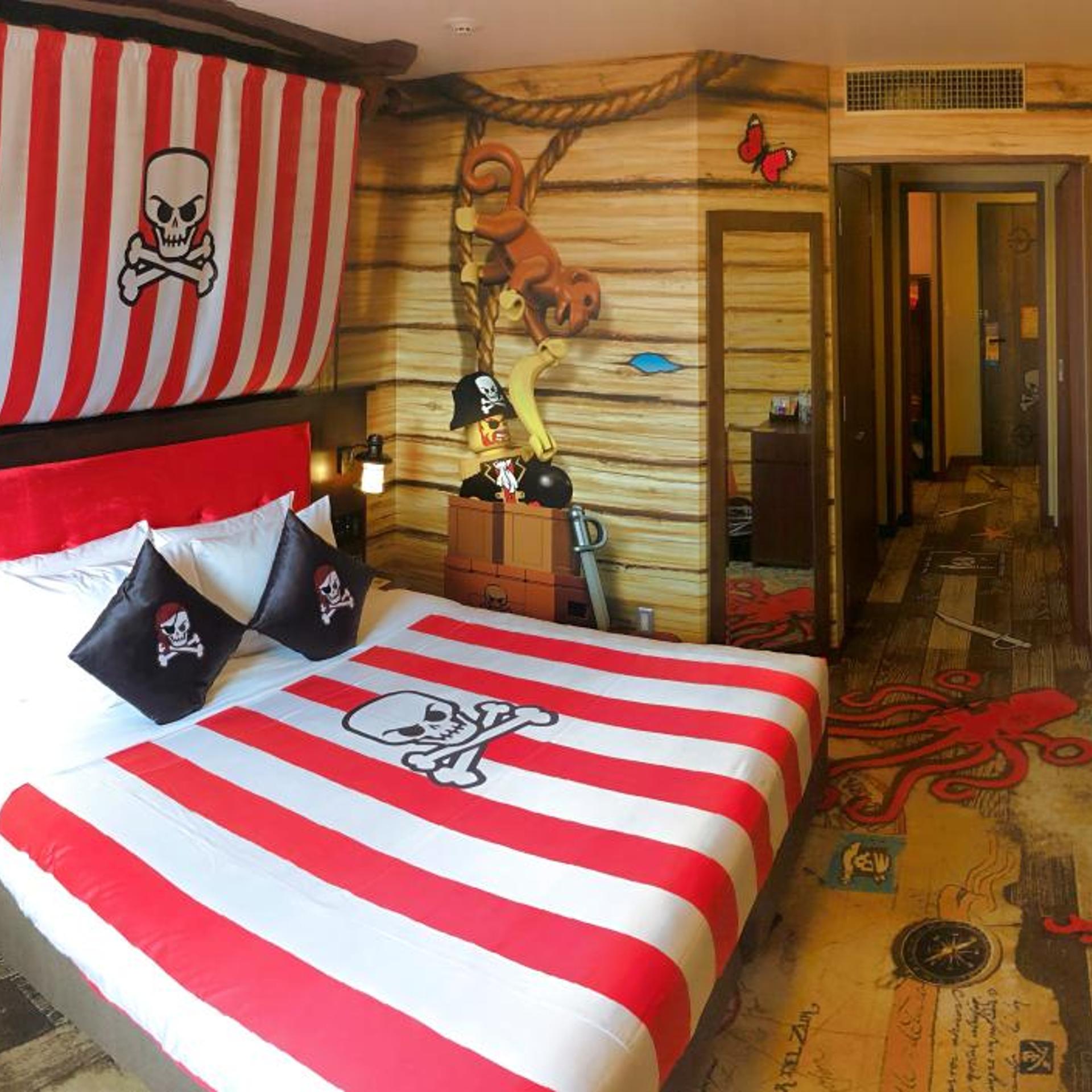 Pirate, Suite