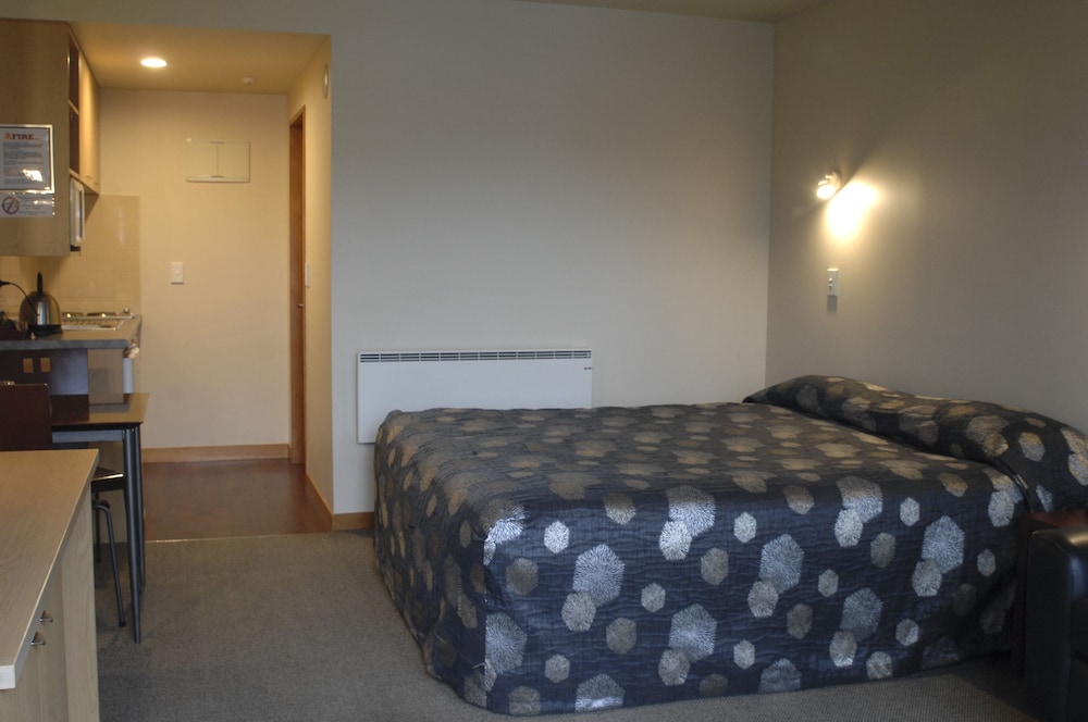 295 On Tay Motel 13/51