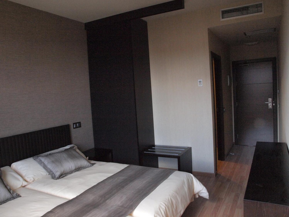 Hotel Dinastia 13/40
