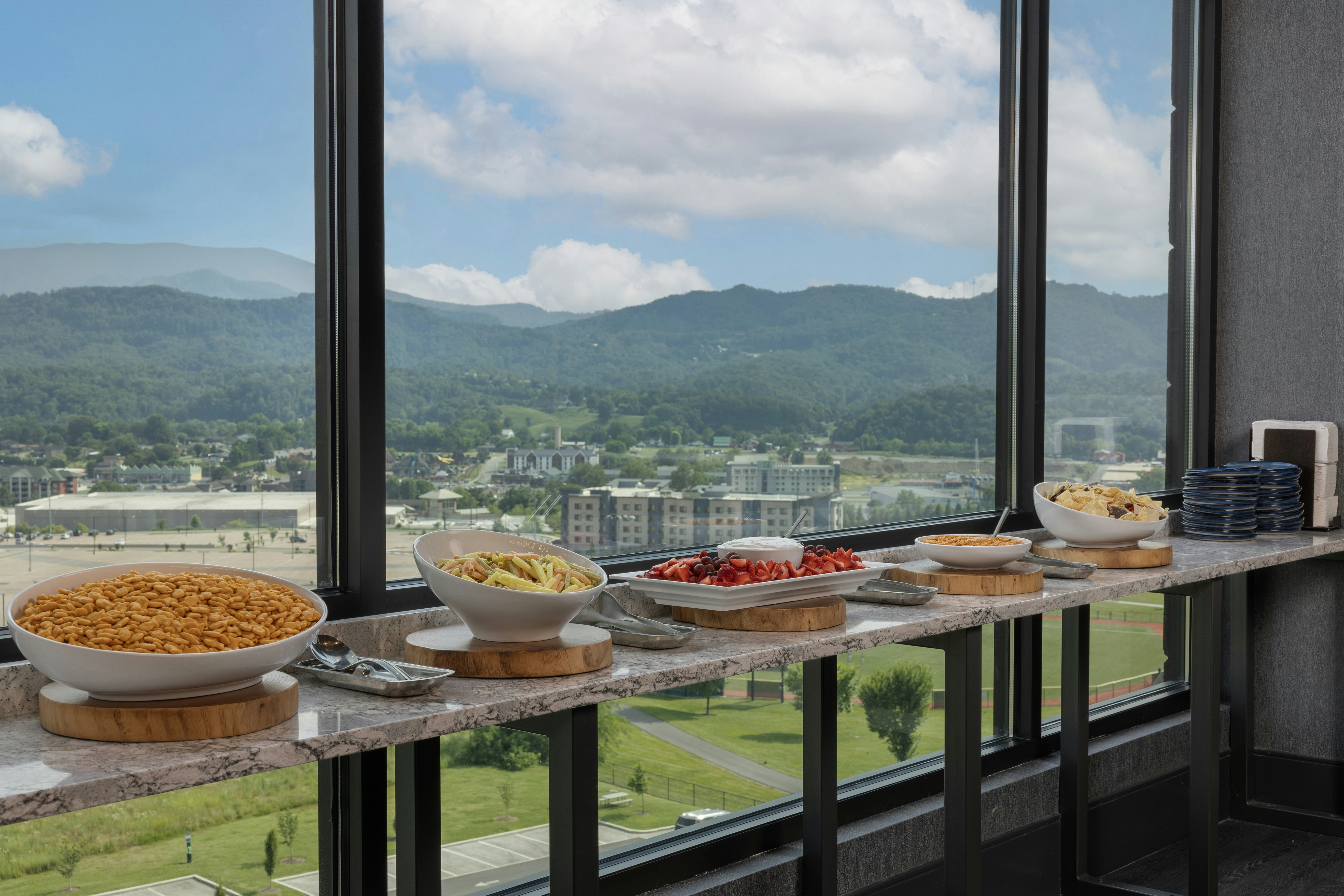 Embassy Suites by Hilton Pigeon Forge Resort 25/40