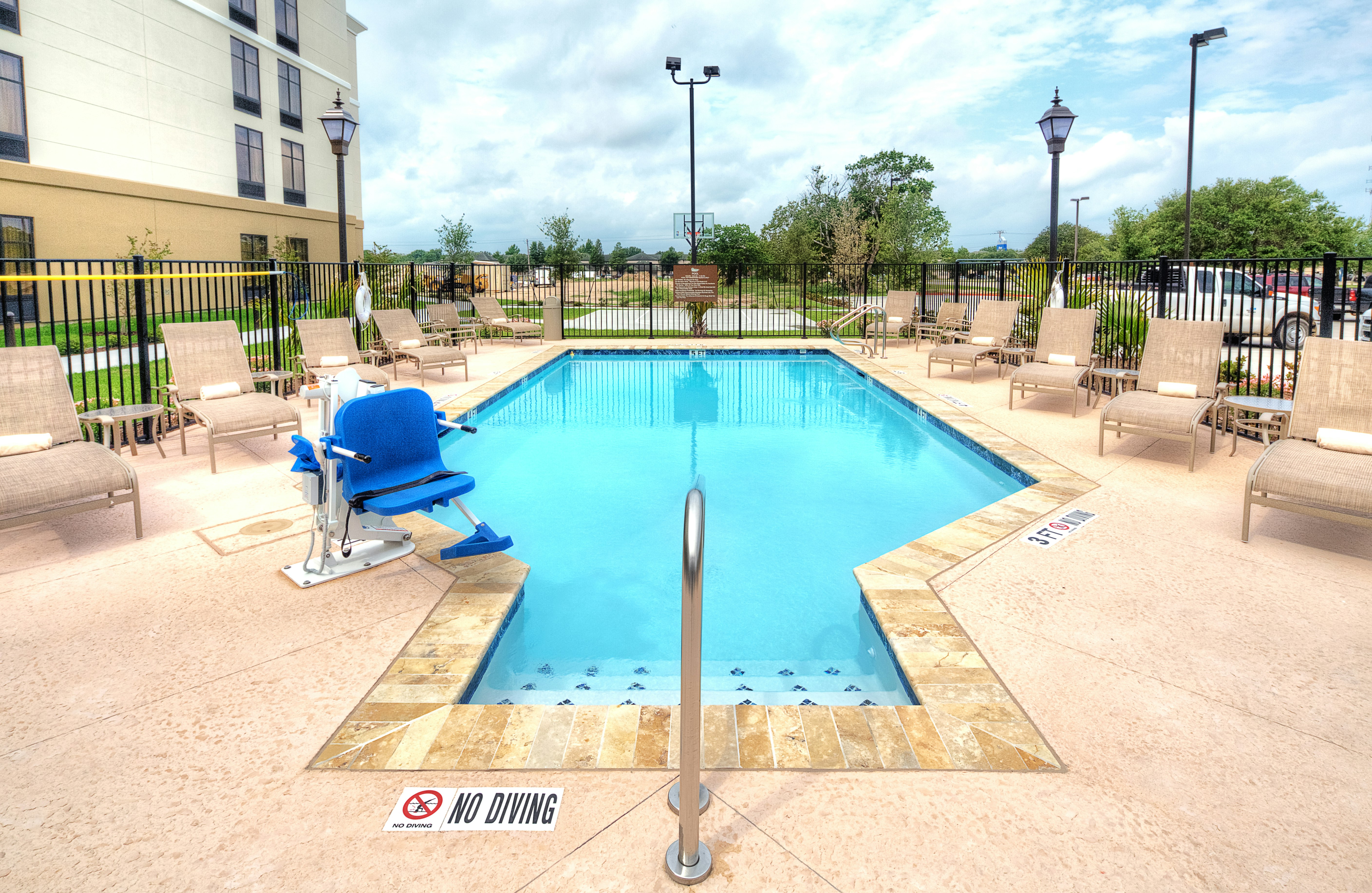 Homewood Suites Victoria 78/81