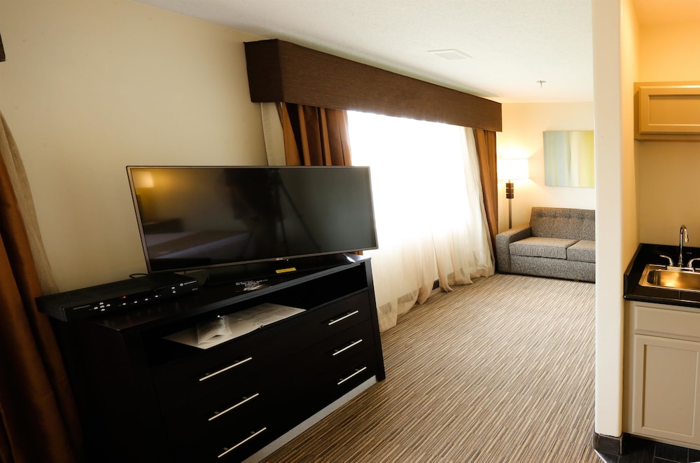 Best Western Plus The Four Corners Inn 8/69