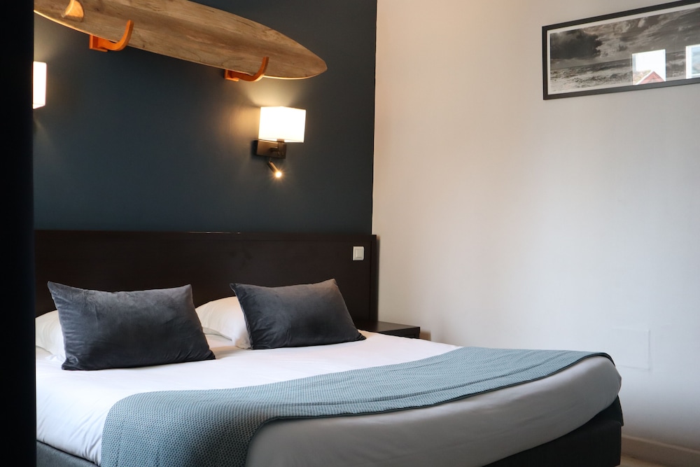 Room, Double Bed, City View