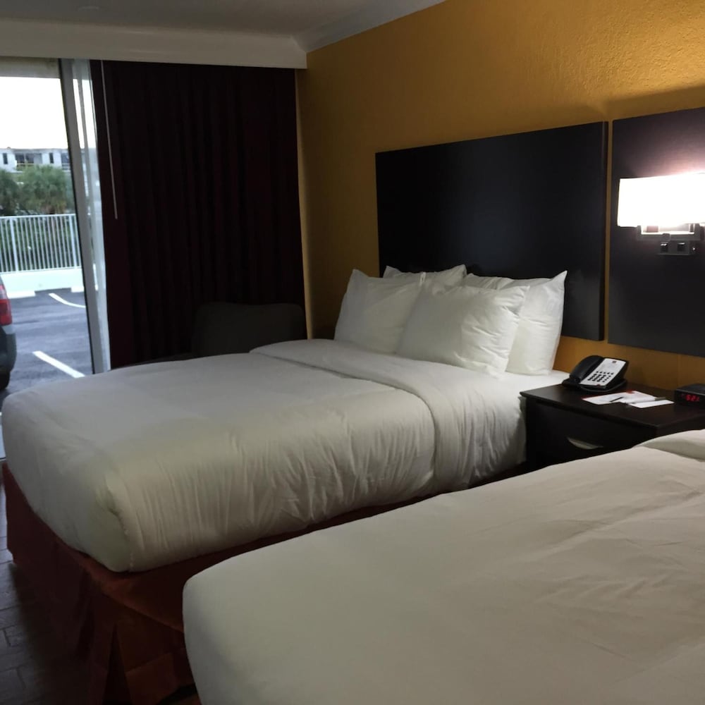 The Link Hotel on Sunrise 4/25