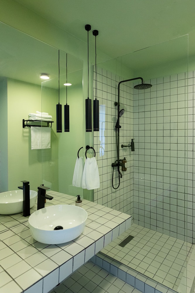 Castor and Pollux Hotel 66/69