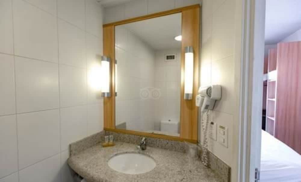 Hotel Ibis Santiago Providencia 47/50